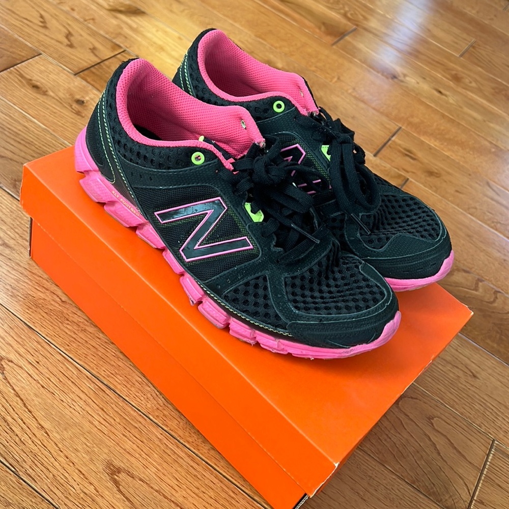 New balance running sneakers 750 V1